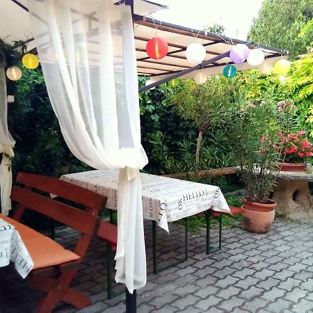 Burg Apartman Gyula Buitenkant foto