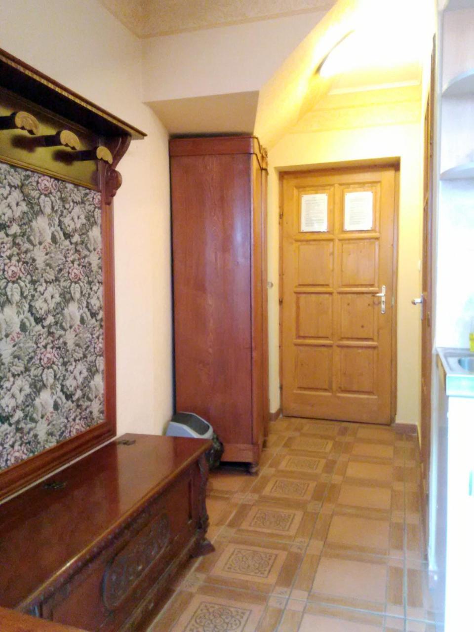 Burg Apartman Gyula Buitenkant foto