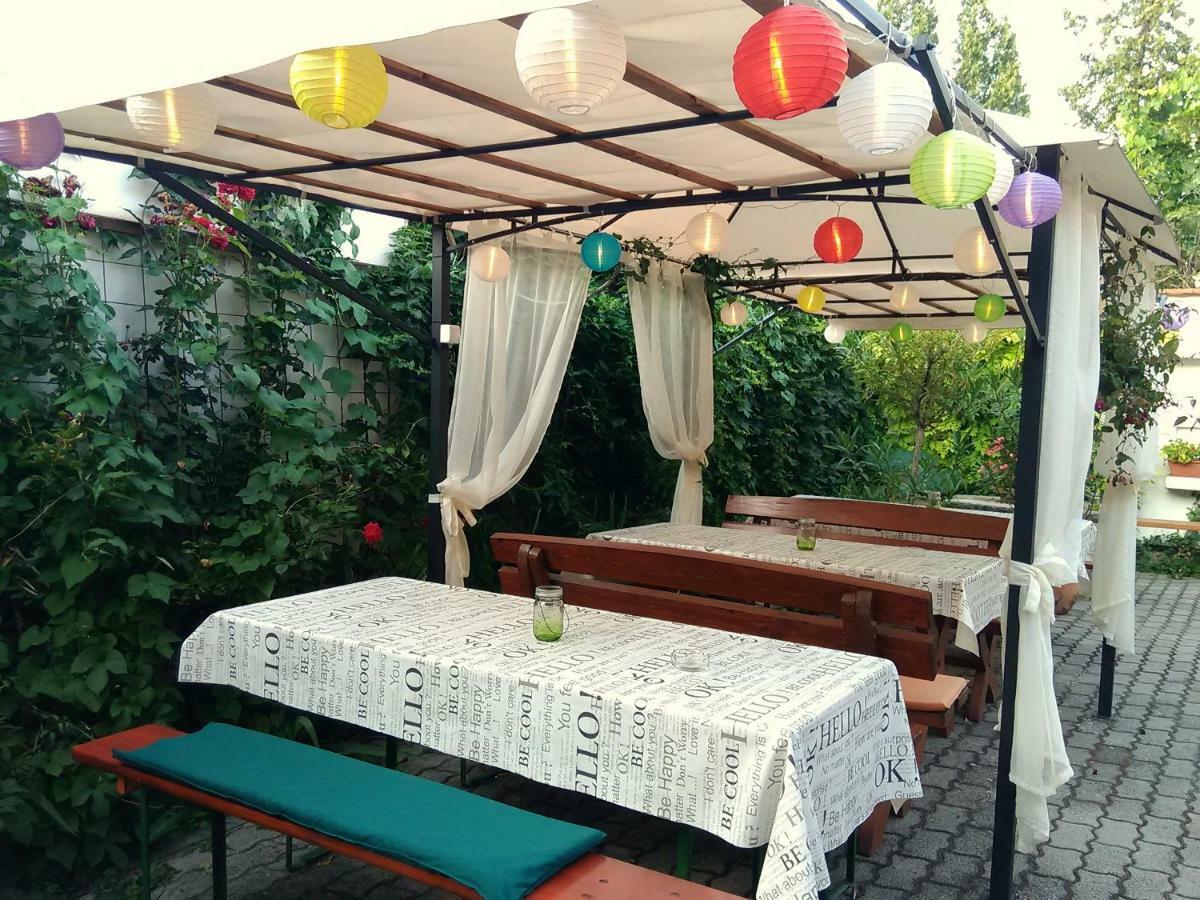 Burg Apartman Gyula Buitenkant foto