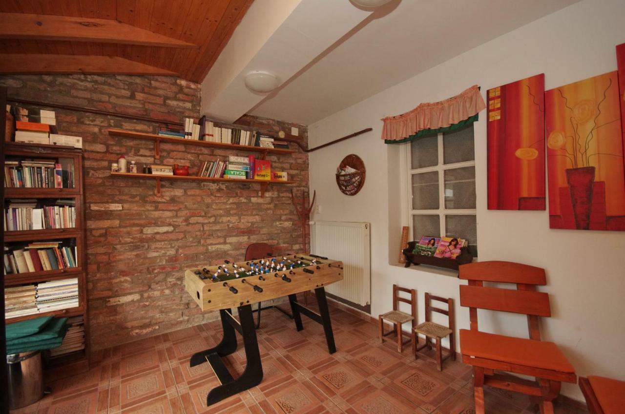 Burg Apartman Gyula Buitenkant foto