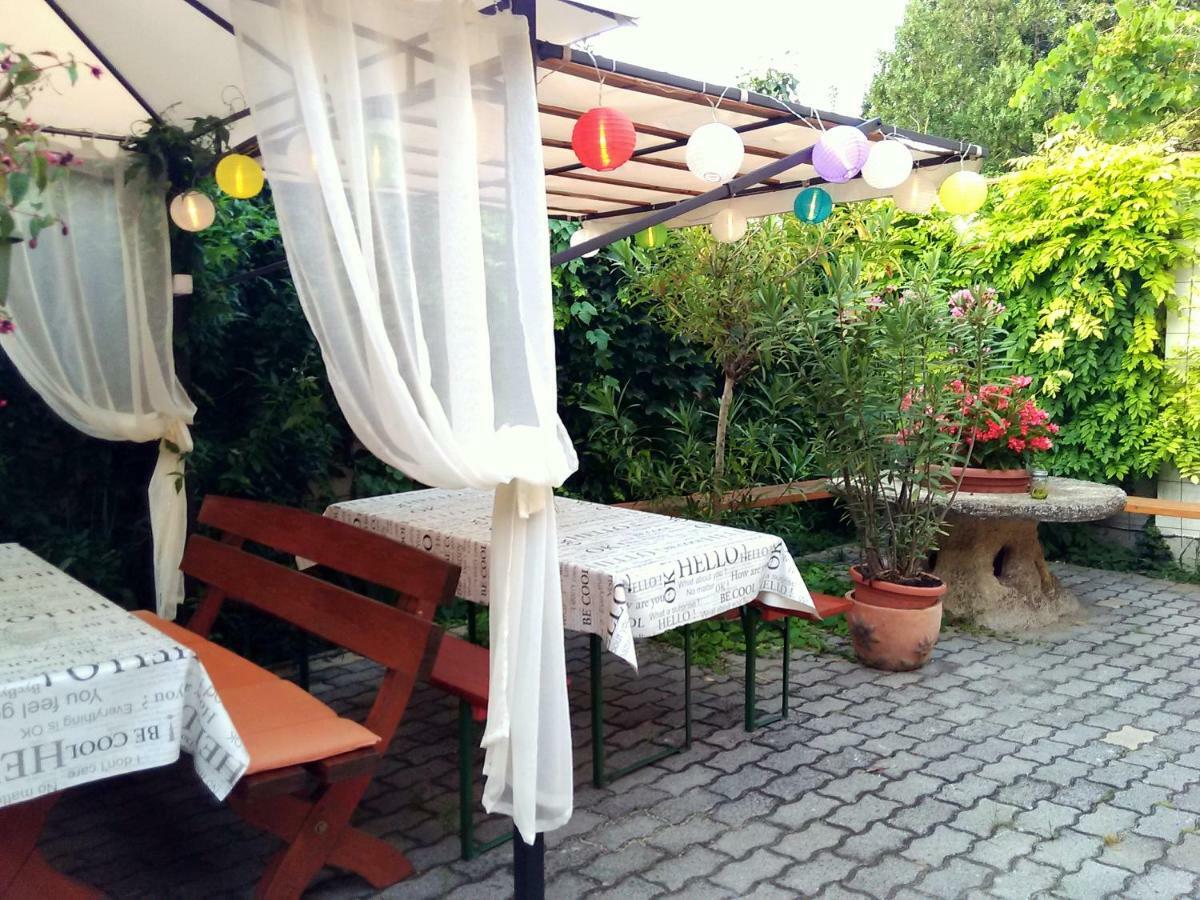 Burg Apartman Gyula Buitenkant foto