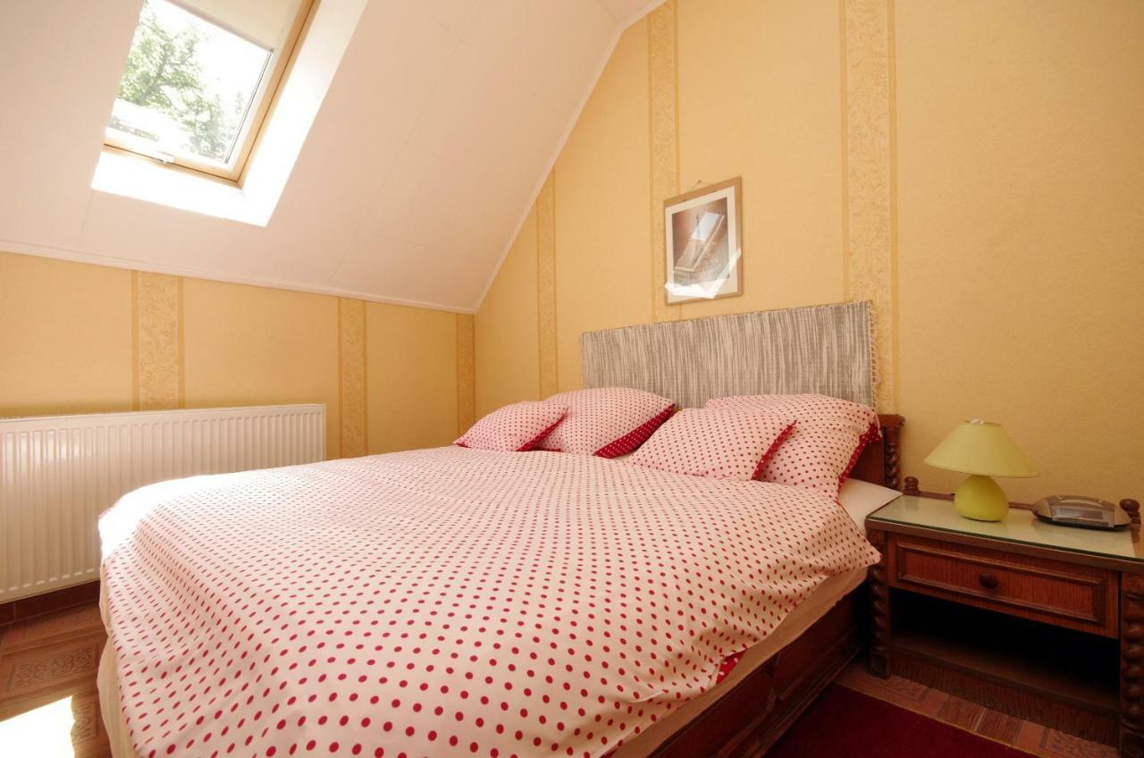 Burg Apartman Gyula Buitenkant foto