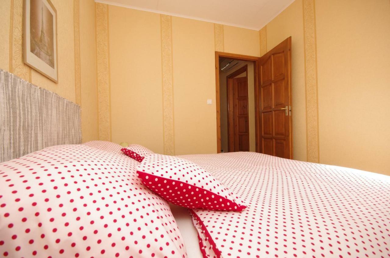 Burg Apartman Gyula Buitenkant foto