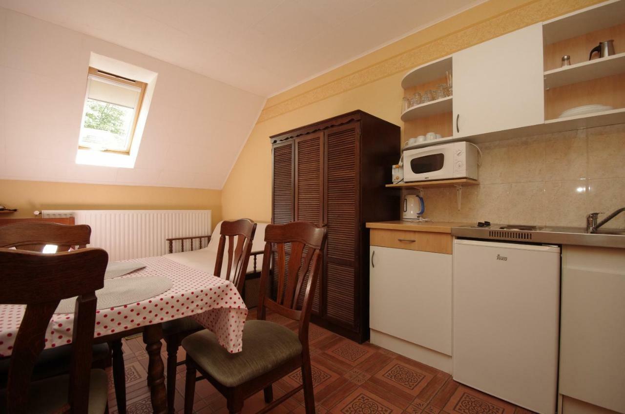 Burg Apartman Gyula Buitenkant foto