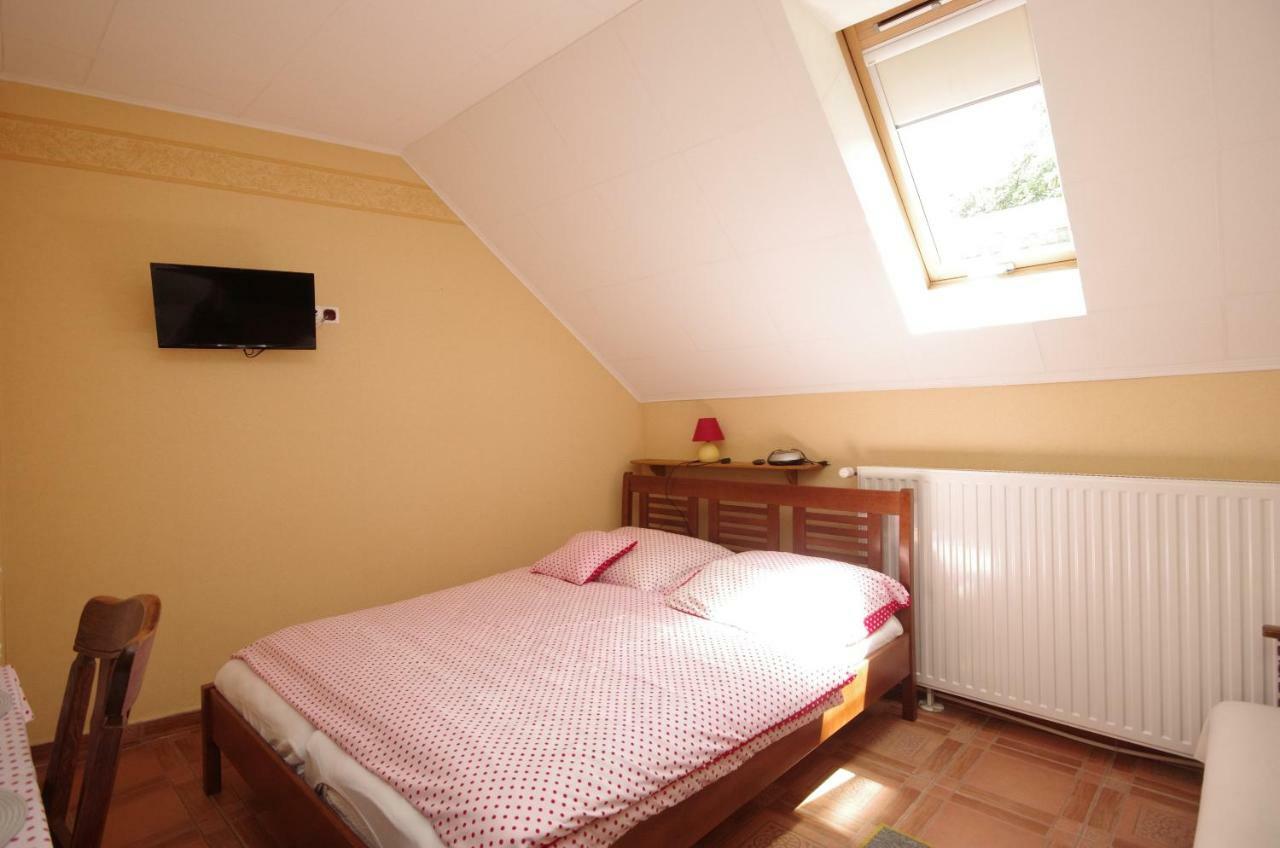 Burg Apartman Gyula Buitenkant foto
