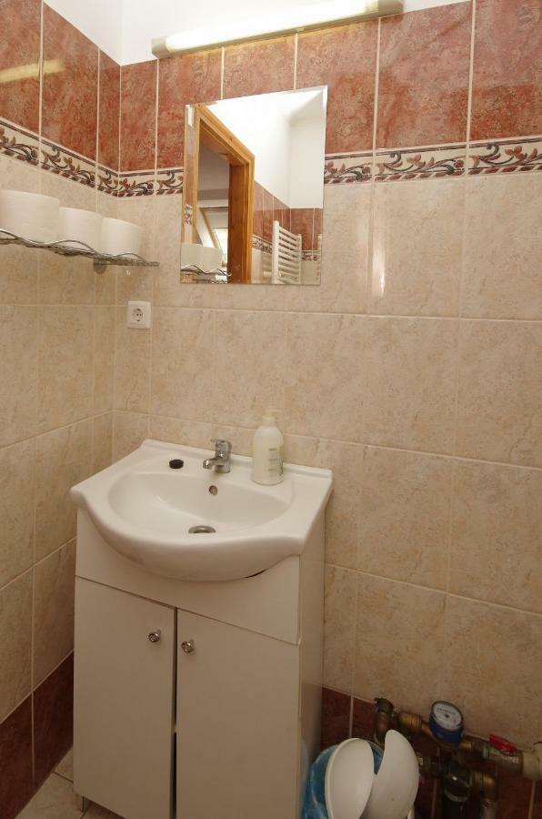Burg Apartman Gyula Buitenkant foto