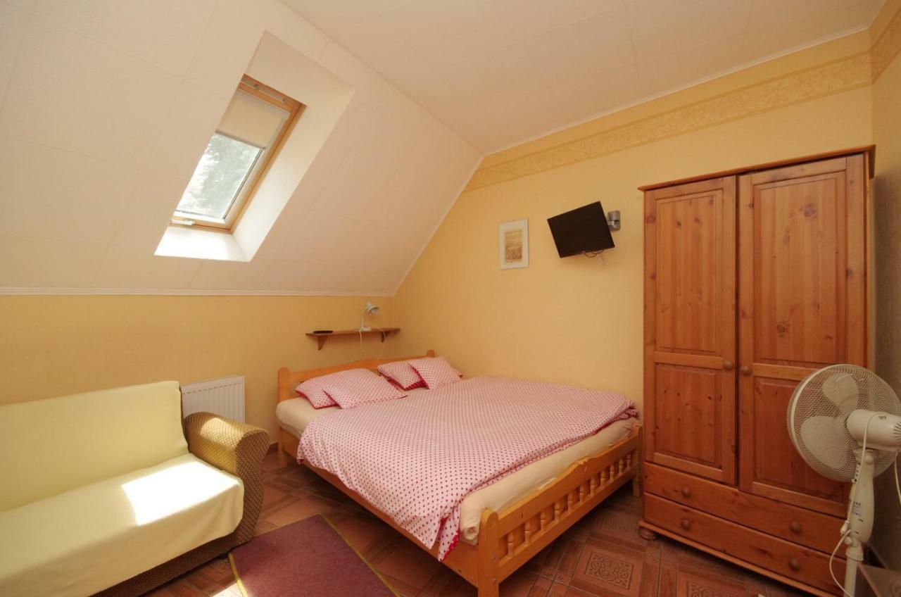 Burg Apartman Gyula Buitenkant foto